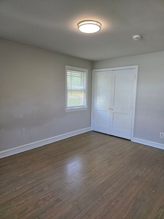 Building Photo - McDaniel Heights Single Family Home