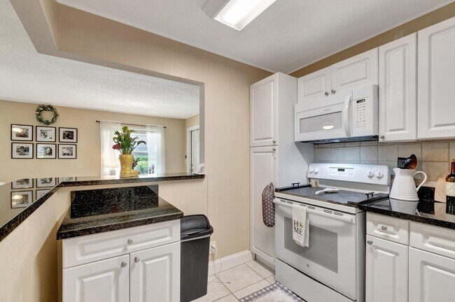 Building Photo - 2305 Lowson Blvd