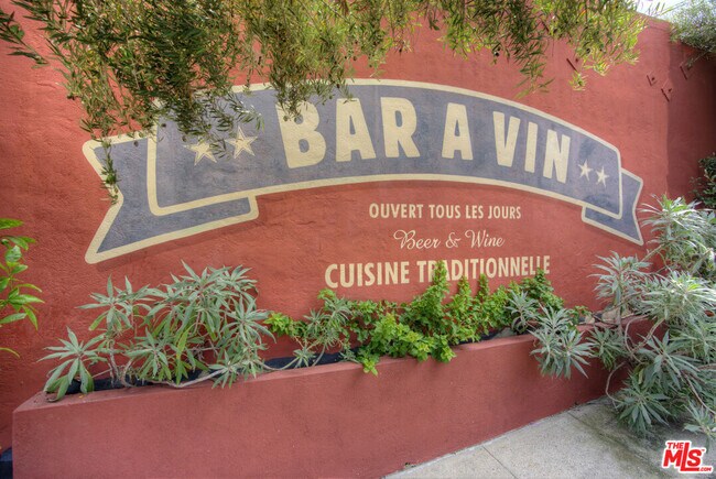 Building Photo - 4111 Sunset Blvd