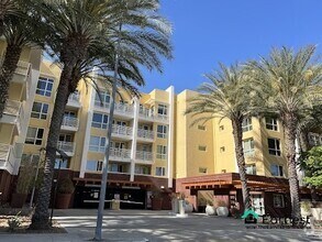 Building Photo - 2 + 2 Modern Condo in Prime Warner Center ...