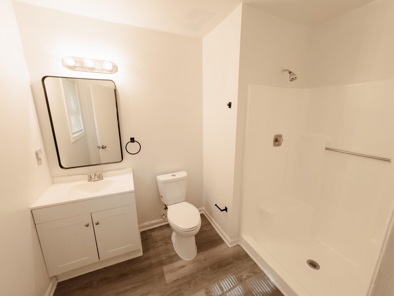 Building Photo - 4001 Hawthorne Cir SE