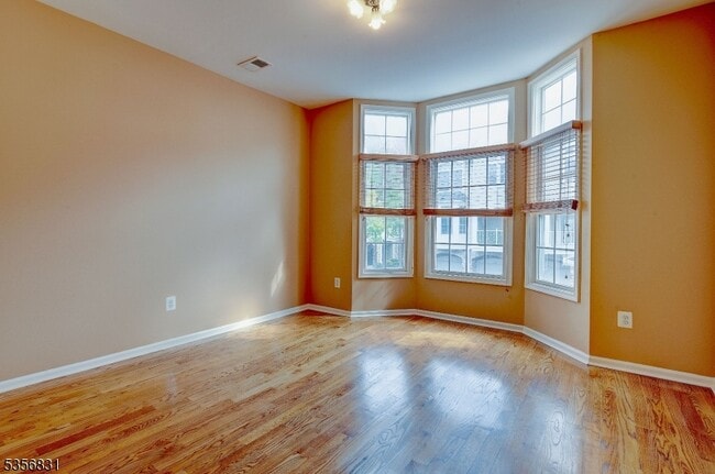 Building Photo - 608 Kensington Ln