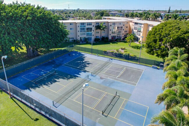 Building Photo - 230 NE 26th Ave