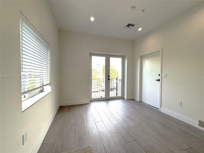 Building Photo - 1786 SW 9th St