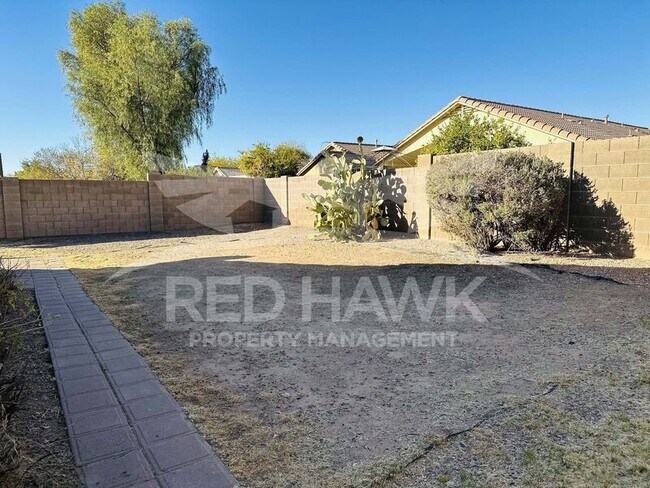 Building Photo - 1798 E Carla Vista Dr