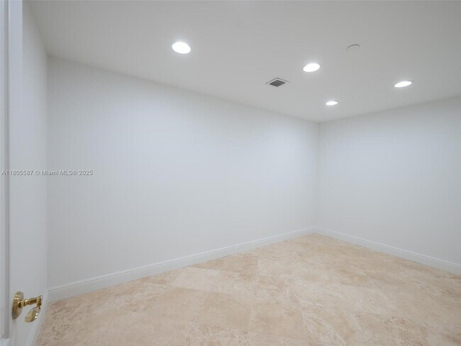 Building Photo - 200 E Palmetto Park Rd