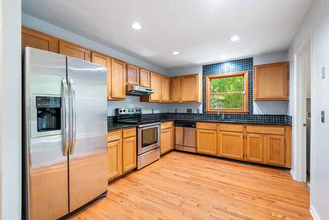 Building Photo - 1502 Hollywood St