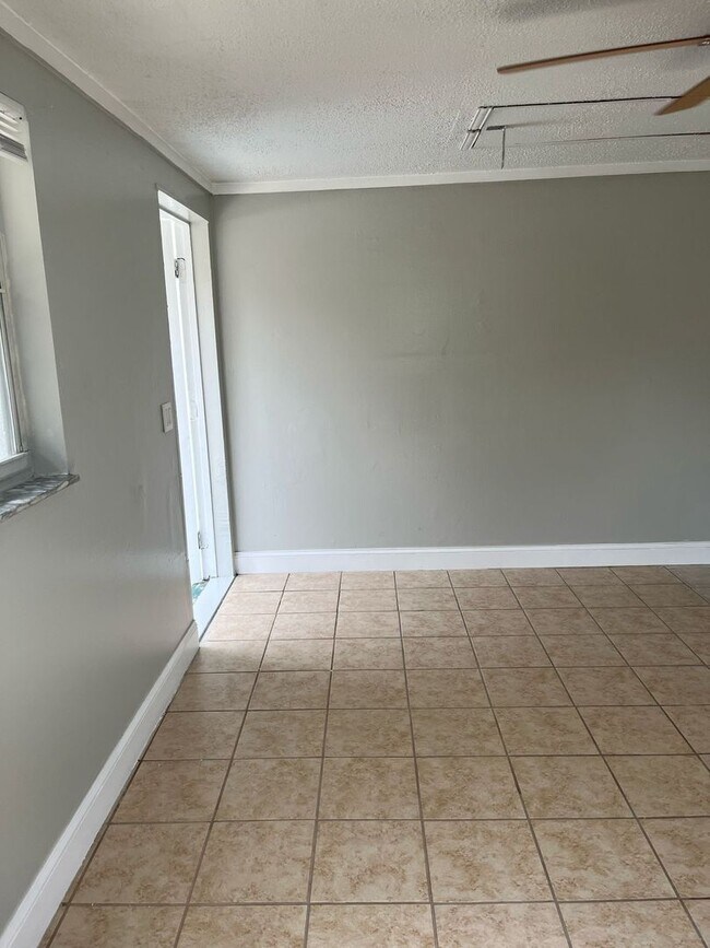 Building Photo - For Rent: Charming 1-Bedroom Home in Zephyrhills!