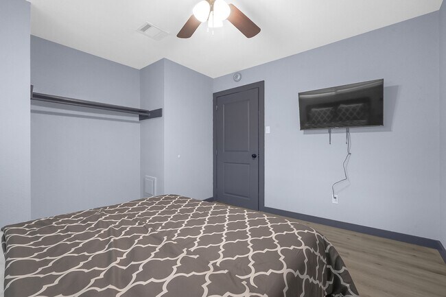 Building Photo - 11103 Greenwillow Dr