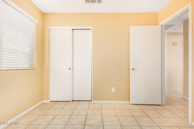 Building Photo - Move In Ready!  3 Bed, 2 Bath w/2 Car Garage