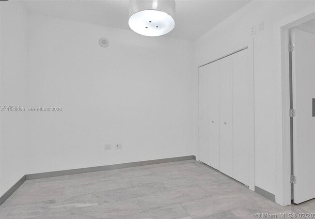 Building Photo - 17001 Collins Ave