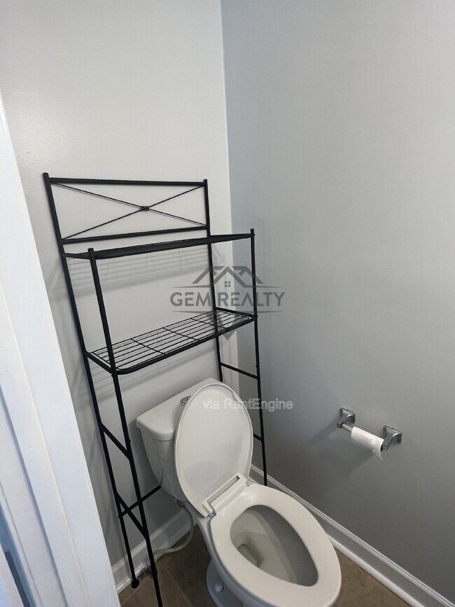 Building Photo - 5253 Daffodil Dr