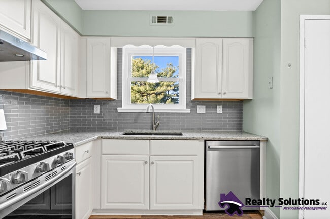 Building Photo - 1018 Harbour Dr