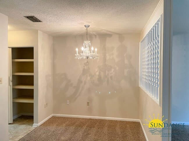 Building Photo - Great 3 Bedroom Townhouse in Shalimar