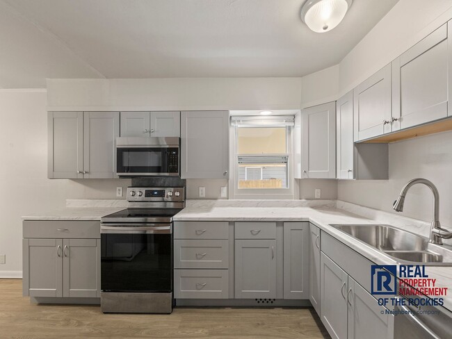 Primary Photo - Spacious Home Near CSU w/ Flexible Basemen...