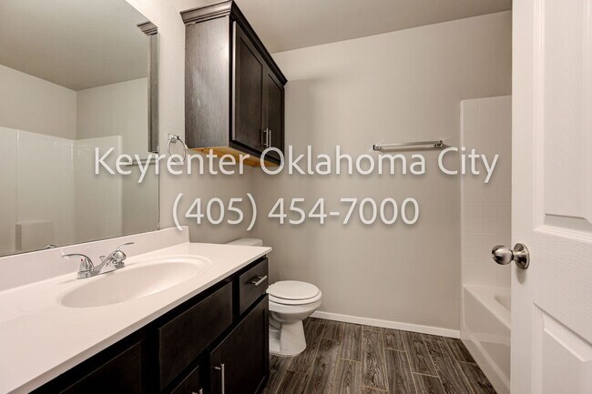 Building Photo - Modern Single Family Home in El Reno, OK!