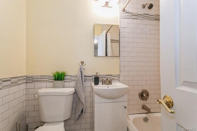 Building Photo - 45 Carpenter Ave