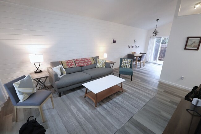 Building Photo - Fully Furnished With Community Pool!
