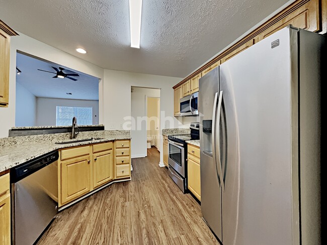 Building Photo - 916 Springs Hill Way