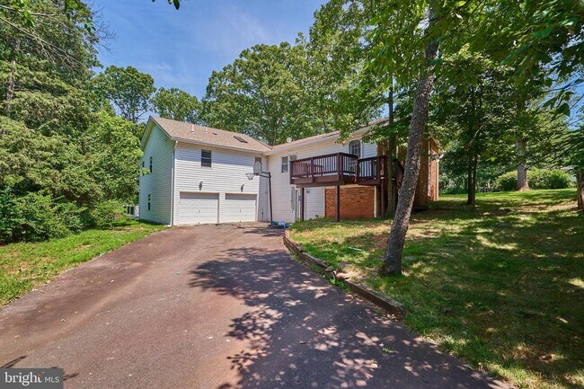 Building Photo - 20315 Youngs Cliff Rd
