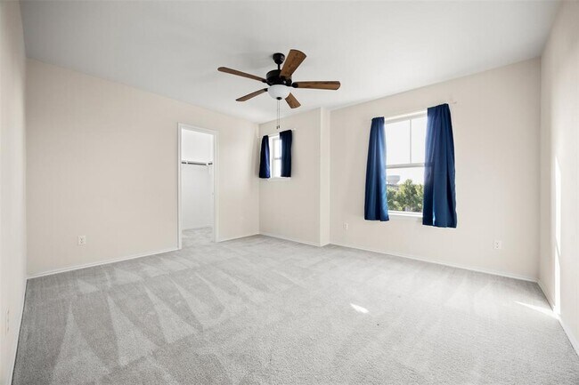 Building Photo - 280 La Dera Dr