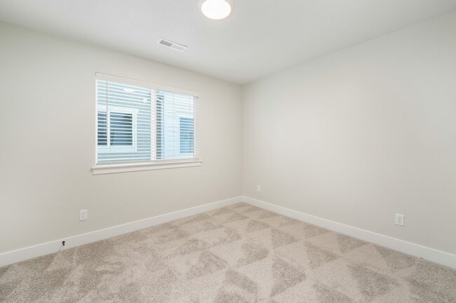 Building Photo - Pet-Friendly End-Unit Townhome in Lehi.