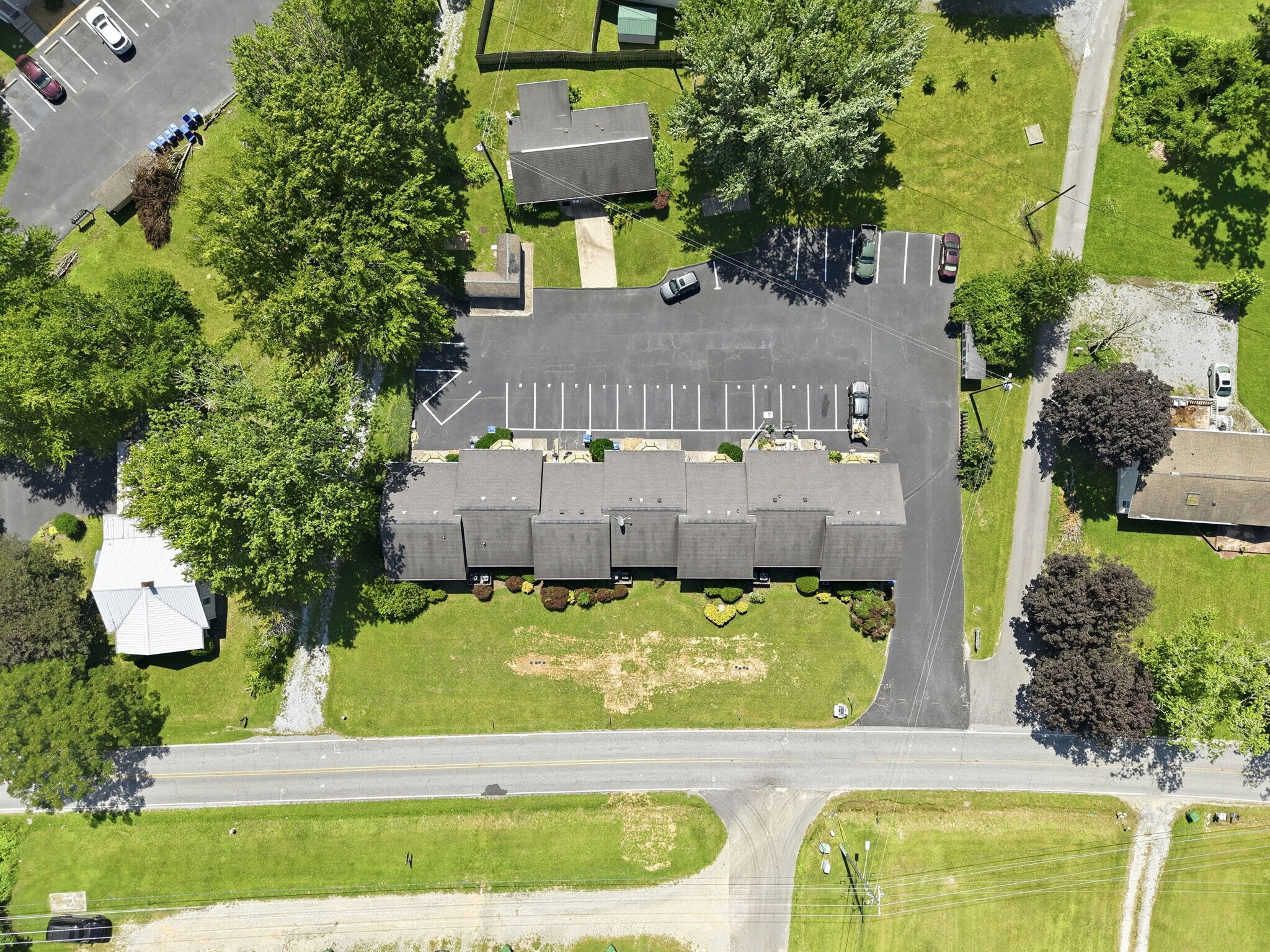 Building Photo - 3 Country Gardens Dr