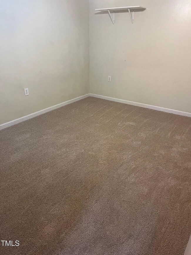 Building Photo - Room in Condo on University Woods Rd