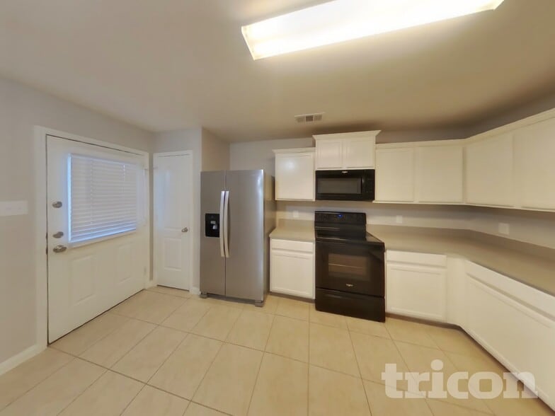 Building Photo - 4817 Cedar Springs Dr