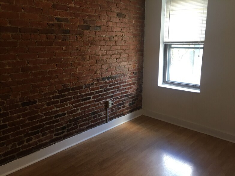 Building Photo - 283 W 3rd St