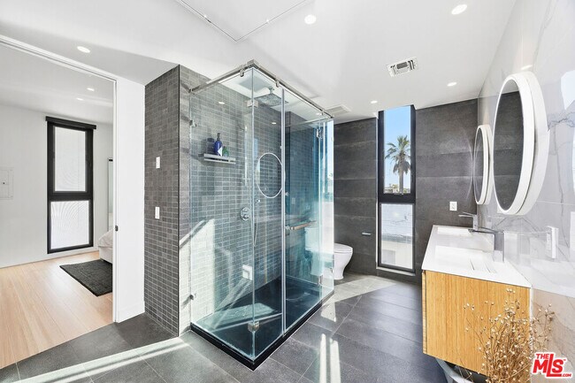 Building Photo - 1253 N Sweetzer Ave