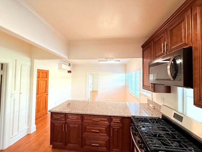 Building Photo - 1536 4th Ave