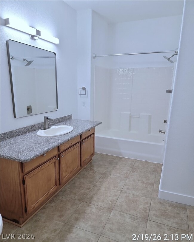 Building Photo - 3400 Cabana Dr