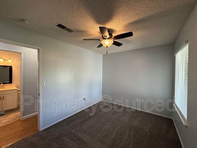 Building Photo - 1708 Applegate Dr