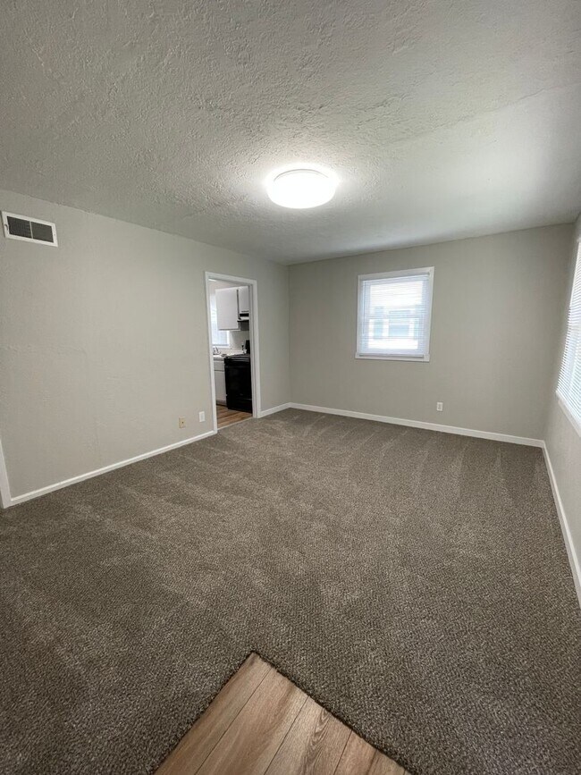 Building Photo - 2142 Ulen Ln