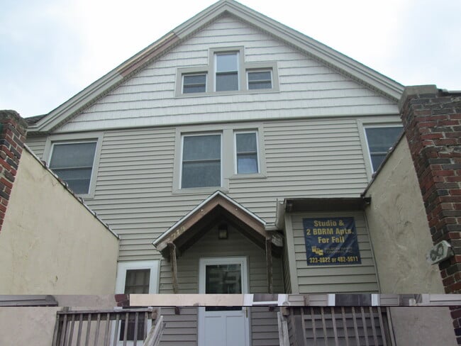 Building Photo - 719 W Cross St