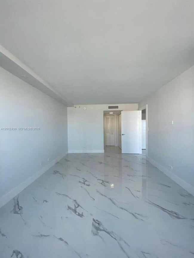 Building Photo - 6039 Collins Ave