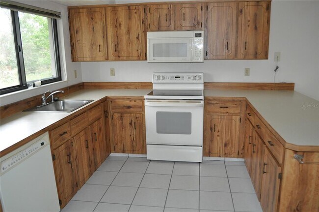 Building Photo - 127 Persimmon Dr