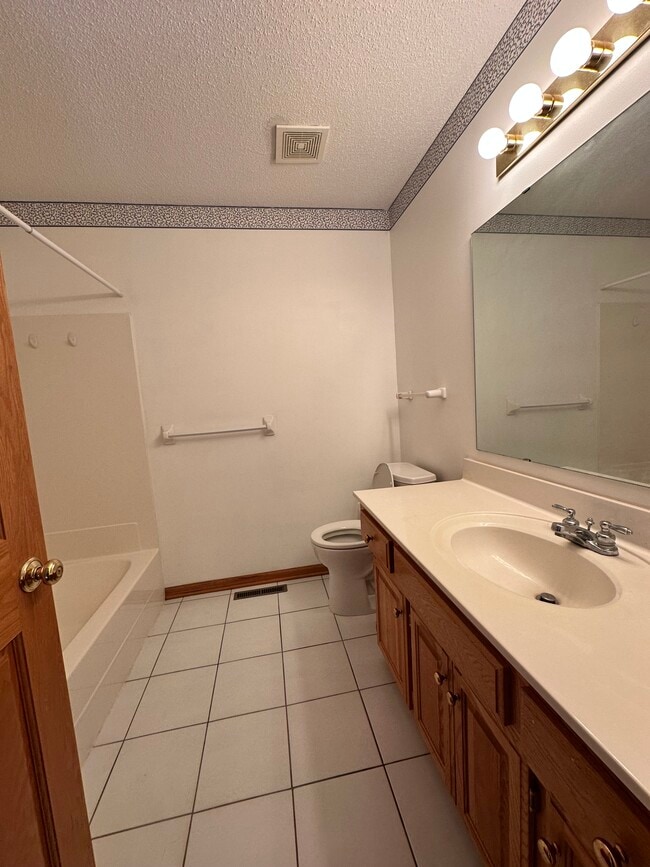 Building Photo - 1620 Spinaker Dr