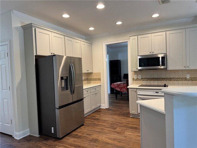 Building Photo - 4913 Green Pointe Way NE