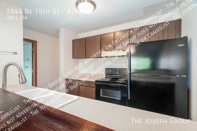 Building Photo - 5844 NE 75th St