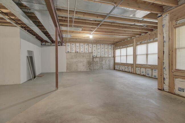 Building Photo - 403 E Main St