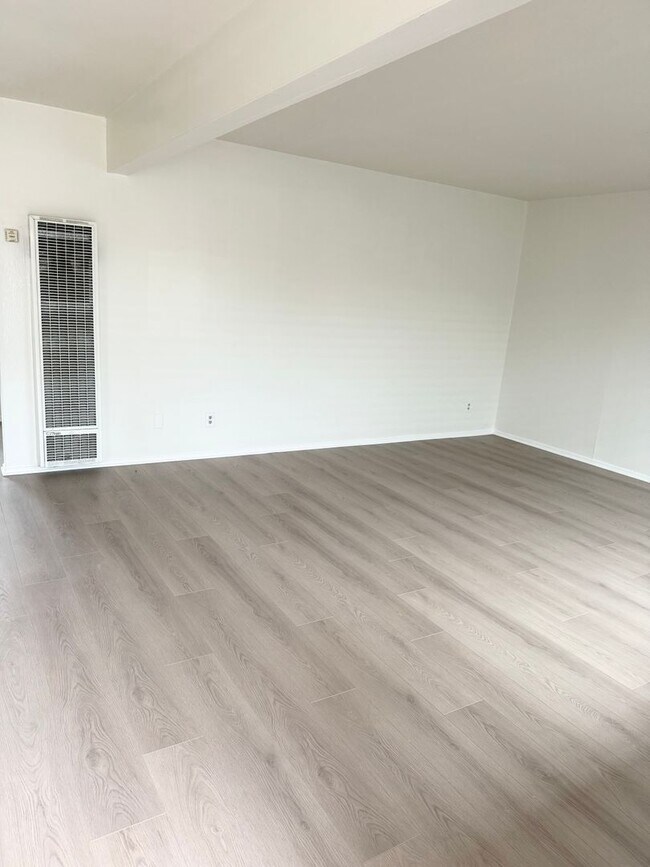 Interior Photo - 23870 Los Codona Ave