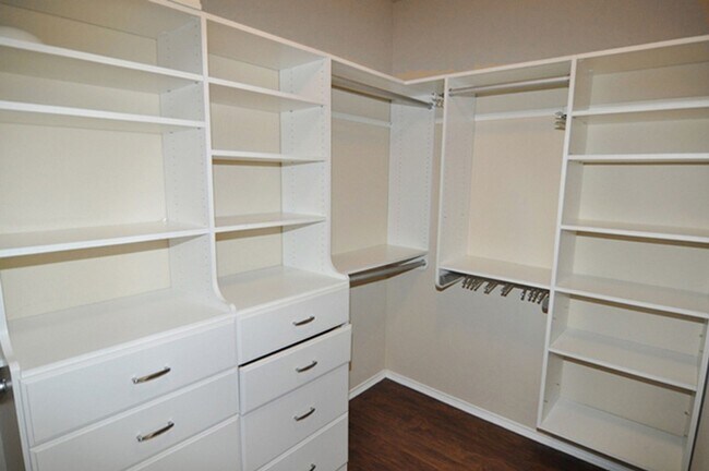 Building Photo - 3521 Twin Pines Dr