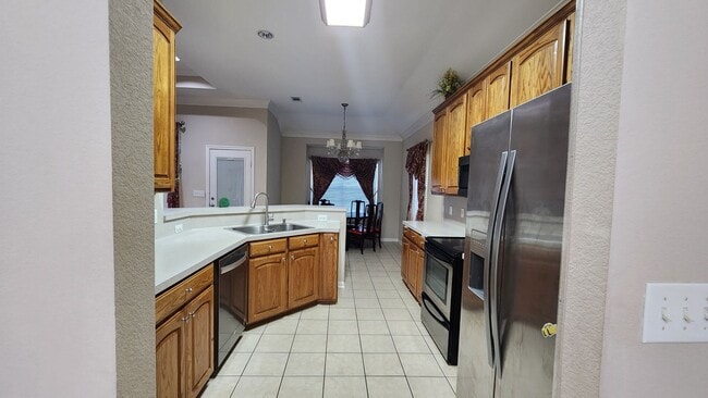 Building Photo - 1024 Heatherwood