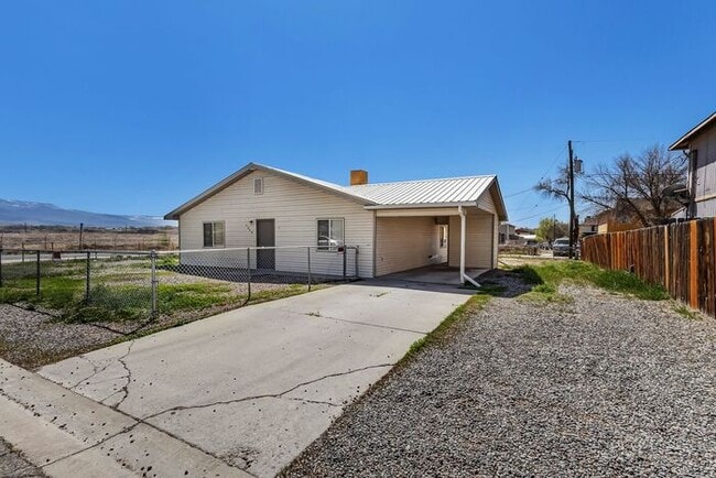 Building Photo - For Rent – Spacious 3 Bed / 2 Bath Duplex