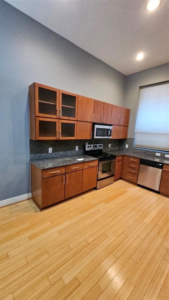 Building Photo - 2301 Camden Dr