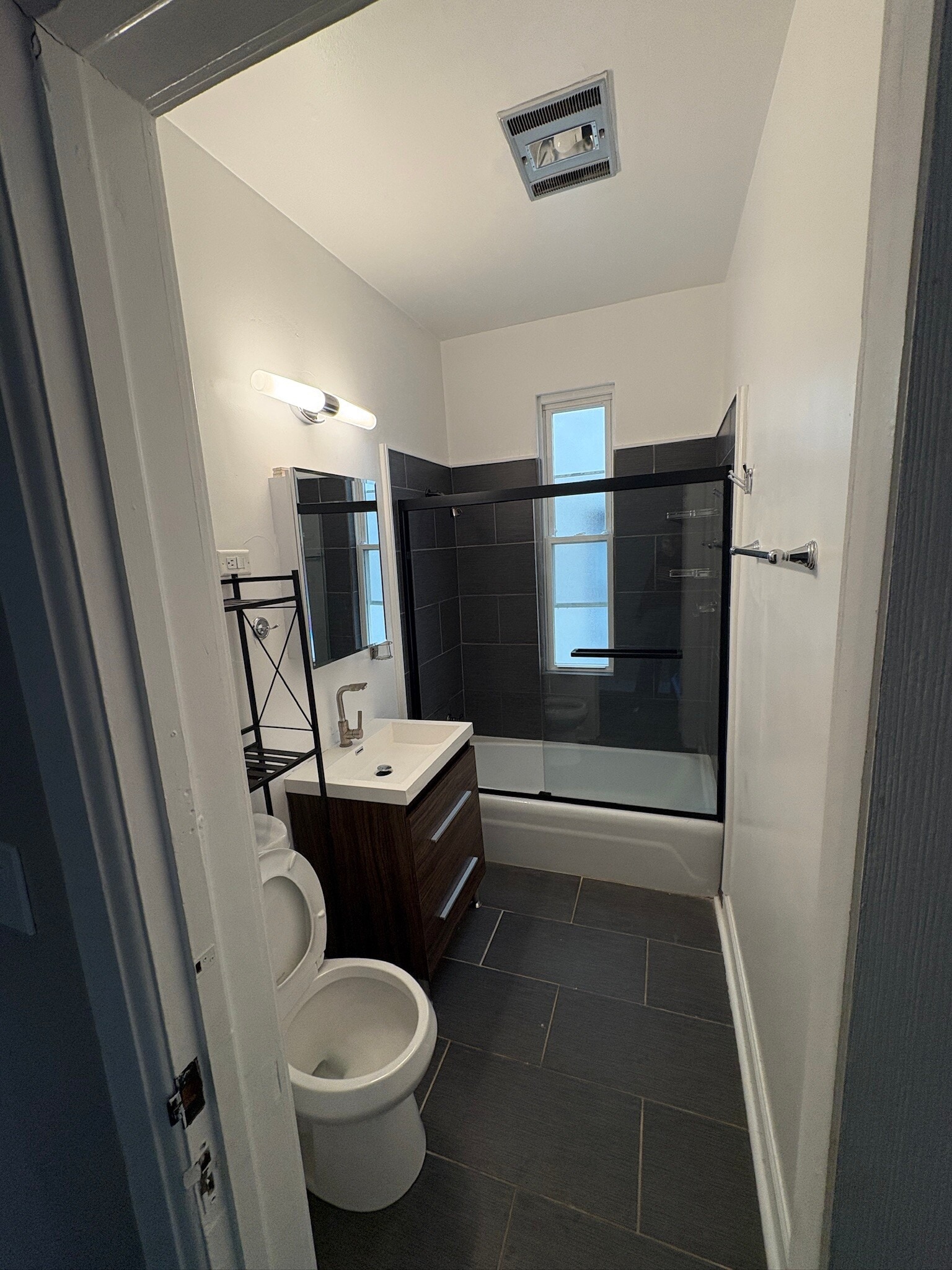 Bathroom - 1615 W Barry Ave