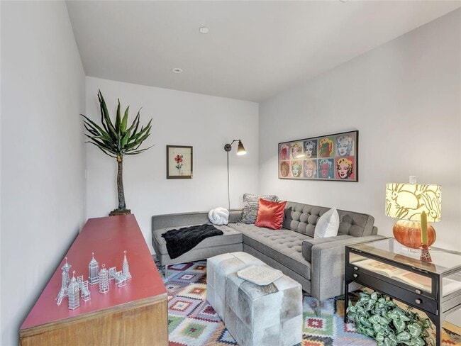 Building Photo - 1229 N Dewey Ave