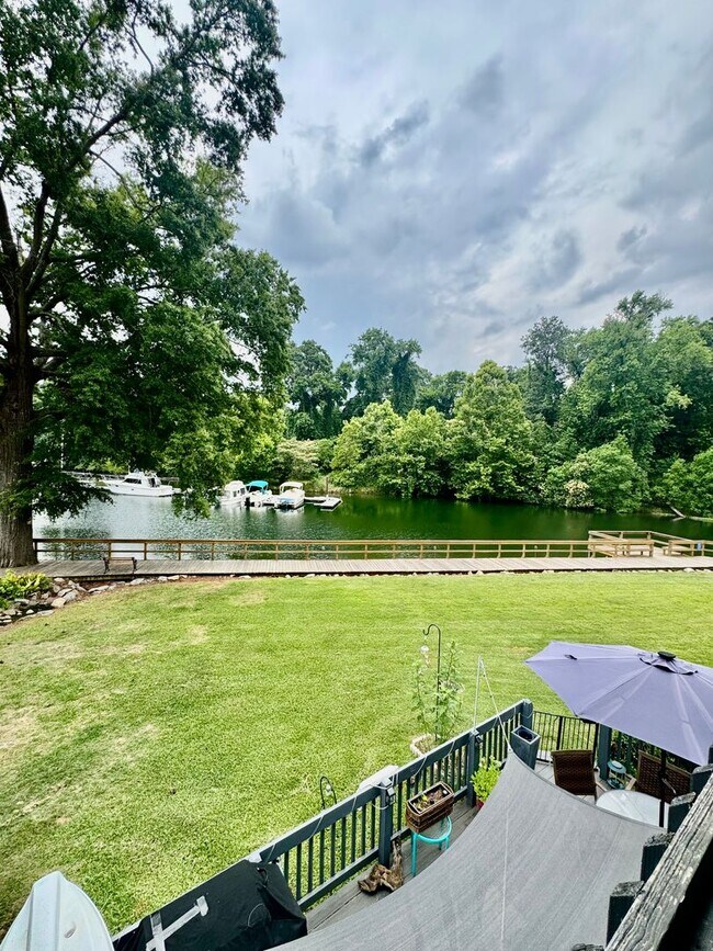 Building Photo - Lake Murray Living--- 2bd/2ba condo